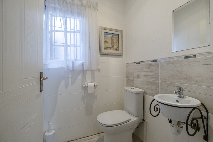 5 Bedroom Property for Sale in Summerstrand Eastern Cape